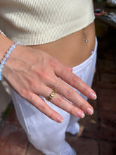 Load image into Gallery viewer, Gold Seashell Ring