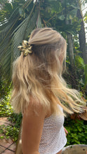 Load image into Gallery viewer, Gold Hibiscus Clip