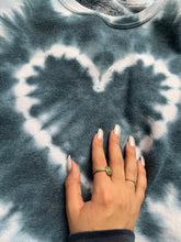 Load image into Gallery viewer, UO heart dye crew