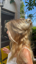 Load image into Gallery viewer, Pearl Hibiscus Clip