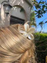 Load image into Gallery viewer, Pearl Hibiscus Clip