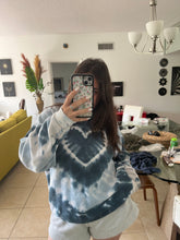 Load image into Gallery viewer, UO heart dye crew