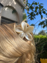 Load image into Gallery viewer, Pearl Hibiscus Clip