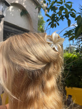 Load image into Gallery viewer, Pearl Hibiscus Clip
