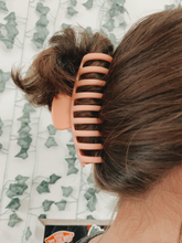 Load image into Gallery viewer, Pink Claw Clip