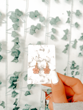 Load image into Gallery viewer, peachy aloha earrings