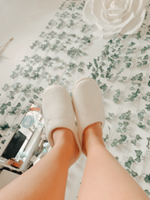 Load image into Gallery viewer, Basic White Slippers