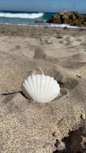 Load image into Gallery viewer, White Seashell Candle