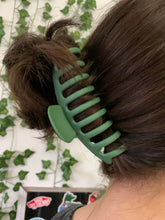 Load image into Gallery viewer, Green Claw Clip