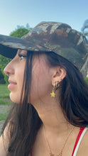 Load image into Gallery viewer, Gold starfish earrings
