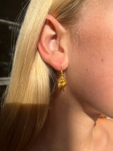 Load image into Gallery viewer, Gold shell earrings
