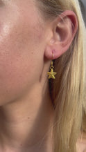 Load and play video in Gallery viewer, Gold starfish earrings
