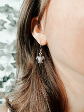 Load image into Gallery viewer, Silver Turtle Earrings
