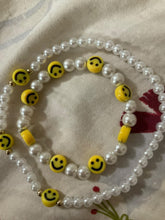 Load image into Gallery viewer, smiley pearl necklace
